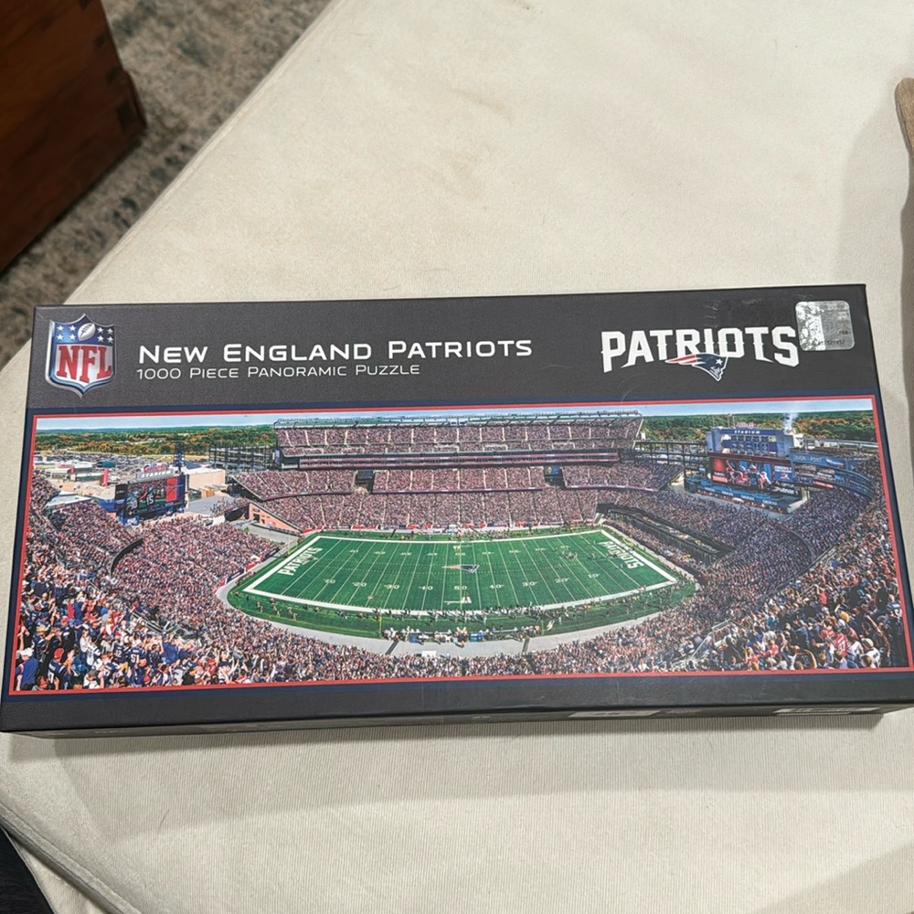 New New England Patriot 1000 piece panoramic puzzle
